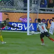 La increíble falla de Martial que pudo sentenciar al América La increíble falla de Martial que pudo sentenciar al América