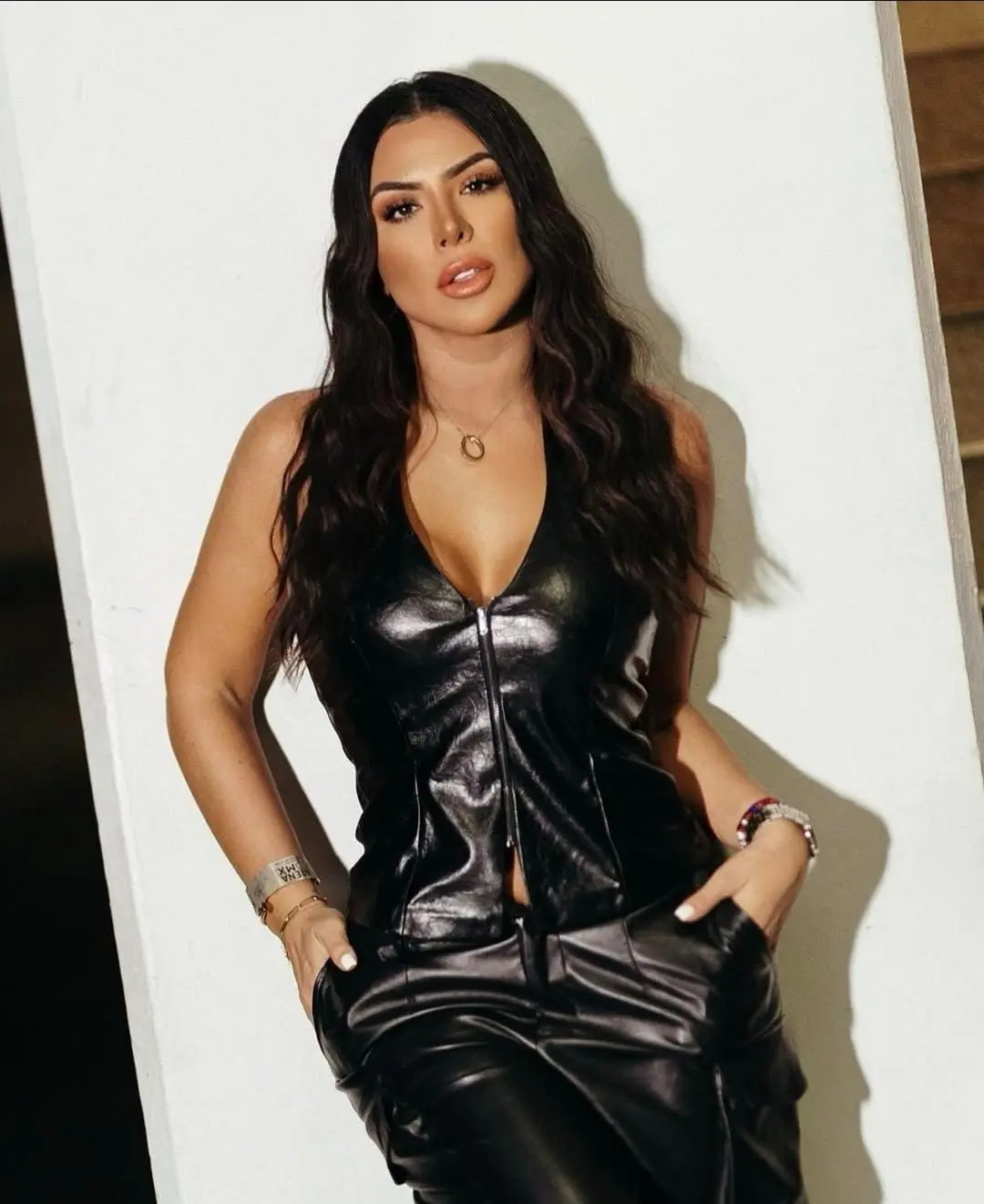 Es conocida por conducir eventos relacionados con la música regional mexicana