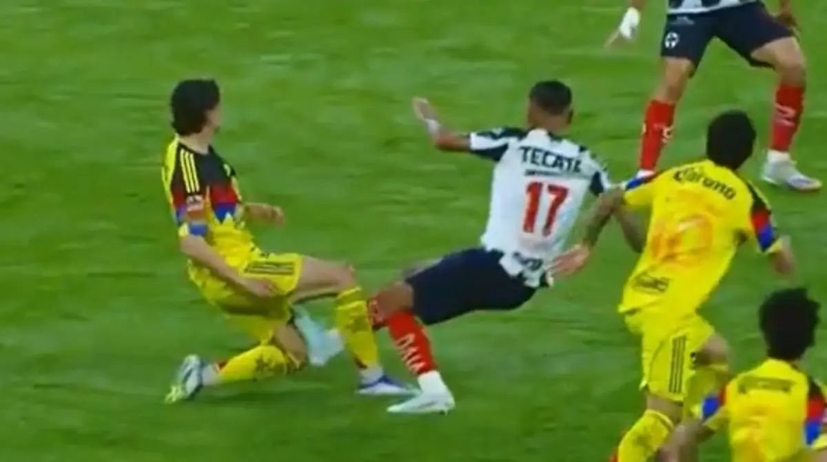  La polémica arbitral sale a relucir en el partido de América vs Rayados 