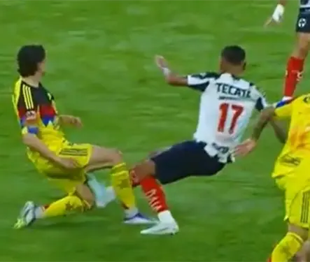 Afición del América arremete contra el arbitraje del partido vs Rayados