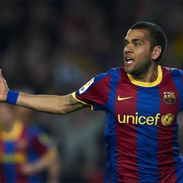 Dani Alves sorprende al convertirse en predicador tras dejar prisión Dani Alves sorprende al convertirse en predicador tras dejar prisión