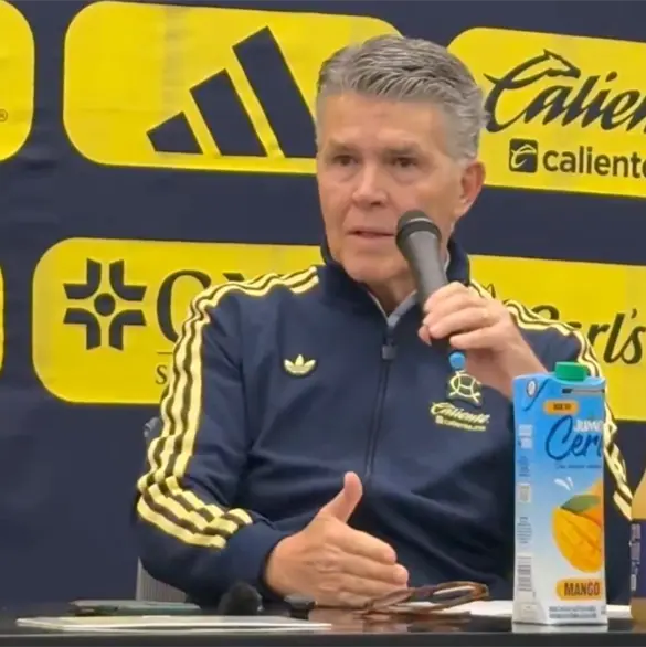 América y árbitros conversan tras enfrentamiento con Rayados