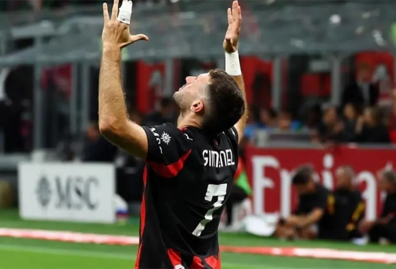 Santiago Giménez podría regresar al AC Milan, según reportes recientes que lo colocan nuevamente en la mira de la afición. Santiago Giménez podría regresar al AC Milan, según reportes recientes que lo colocan nuevamente en la mira de la afición.