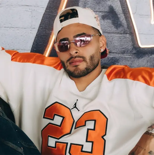 Alexis Vega responde contundentemente a las críticas por irse de fiesta