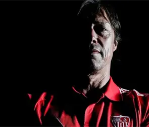 Matías Almeyda echa a reporteros en conferencia de prensa