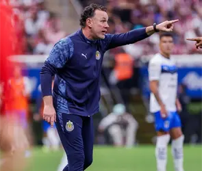 Decisión emotiva de Milito fortalece unión en Chivas  vs Cruz Azul