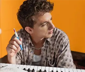 Charlie Puth: El cantante que interpretar&aacute; el himno en el Super Bowl LX
