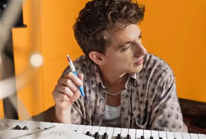 Charlie Puth confirmó que interpretará el himno del Super Bowl LX. Charlie Puth confirmó que interpretará el himno del Super Bowl LX.