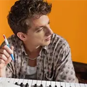 Charlie Puth: El cantante que interpretará el himno en el Super Bowl LX Charlie Puth: El cantante que interpretará el himno en el Super Bowl LX