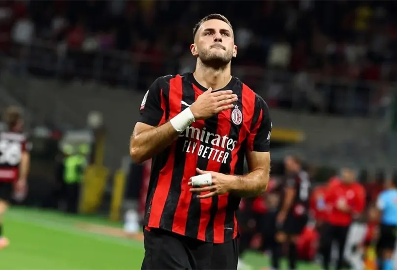 Santi Giménez está en recuperación por una lesión y su futuro ha sido revelado