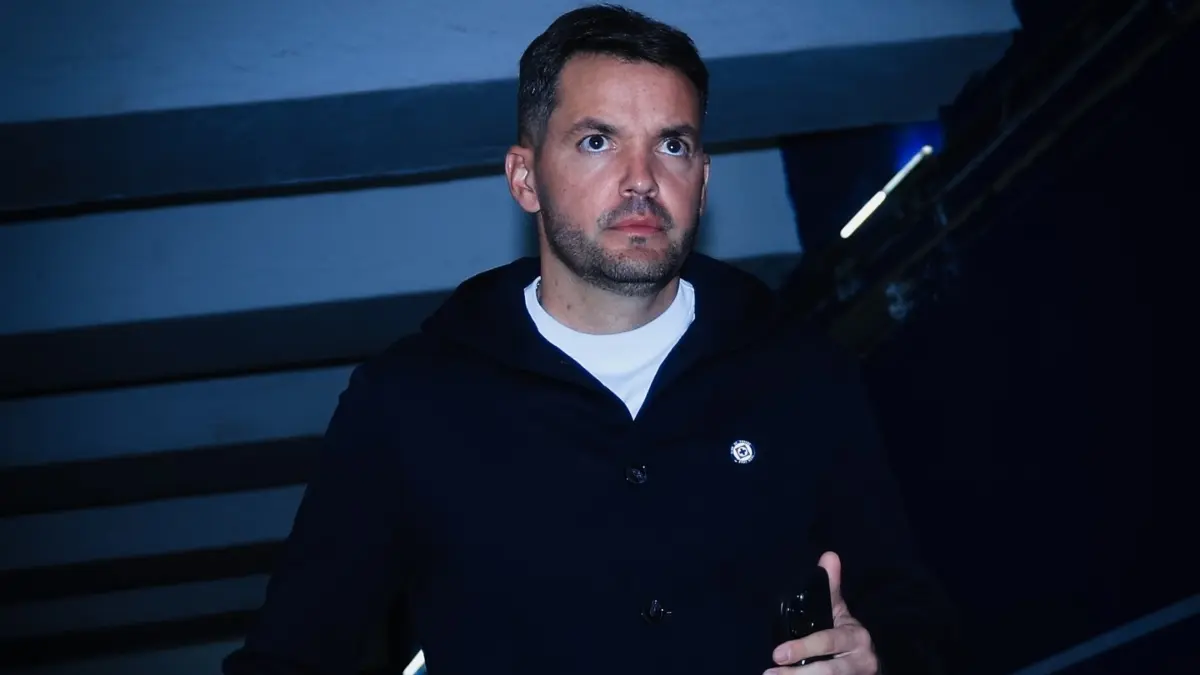  El puesto de Larcamón comienza a tambalearse peligrosamente 