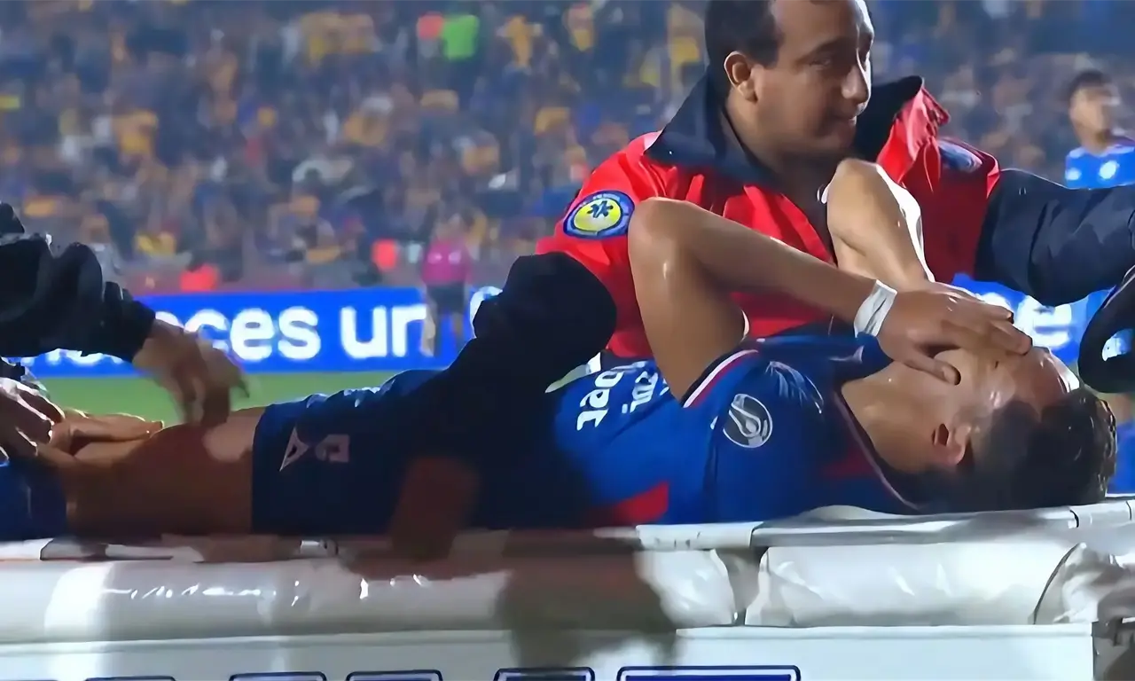  El técnico Nicolás Larcamón reconoció que la lesión de Chiquete Orozco podría ser seria, aunque los estudios definirán la gravedad real. 