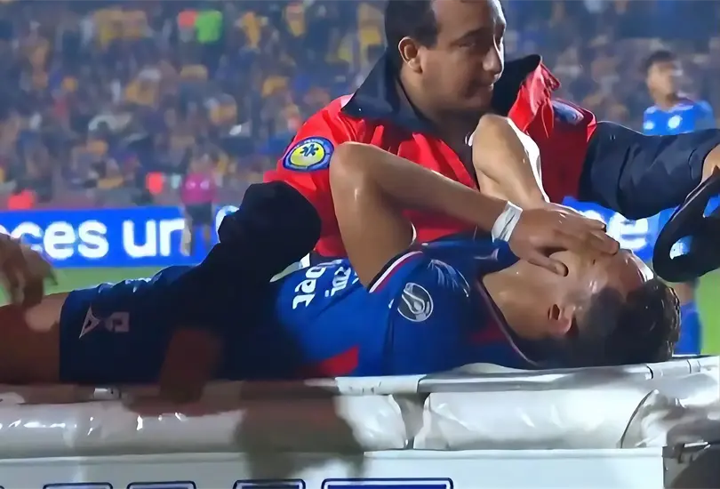 El técnico Nicolás Larcamón reconoció que la lesión de Chiquete Orozco podría ser seria, aunque los estudios definirán la gravedad real. El técnico Nicolás Larcamón reconoció que la lesión de Chiquete Orozco podría ser seria, aunque los estudios definirán la gravedad real.