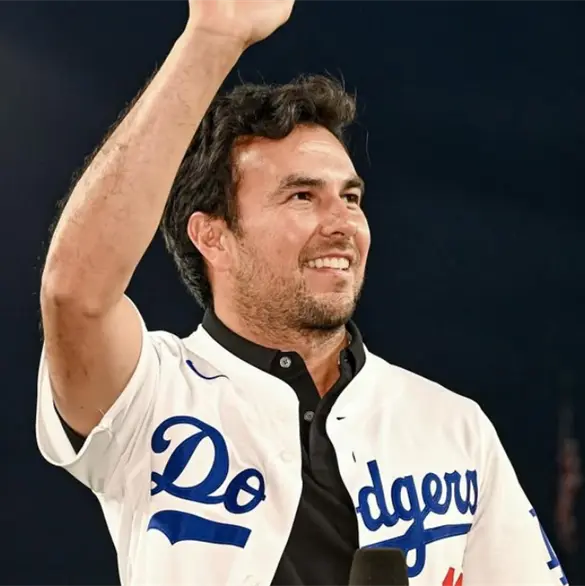 La reacción de Checo Pérez a la caída de Red Bull con épico meme