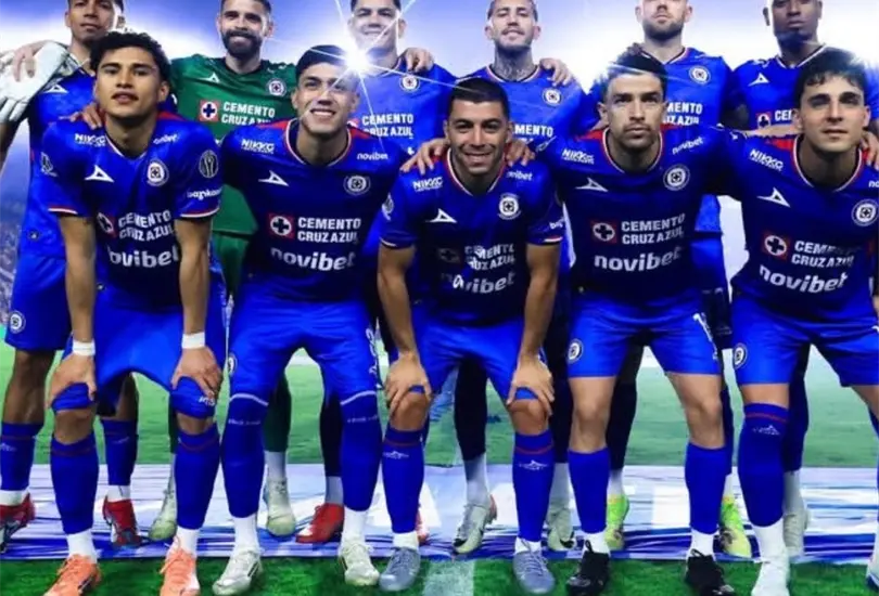 Cruz azul cerca de otro fichaje