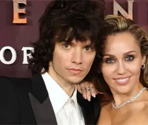 Maxx Morando: el artista que conquistó a Miley Cyrus y ahora es su prometido