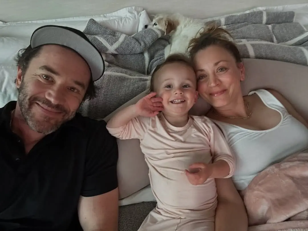 Kaley con su esposo&nbsp;Tom Pelphrey y su hija.&nbsp;