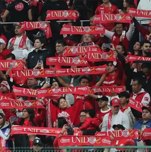 Afición de Toluca explota por condiciones de la cancha del Volcán Afición de Toluca explota por condiciones de la cancha del Volcán