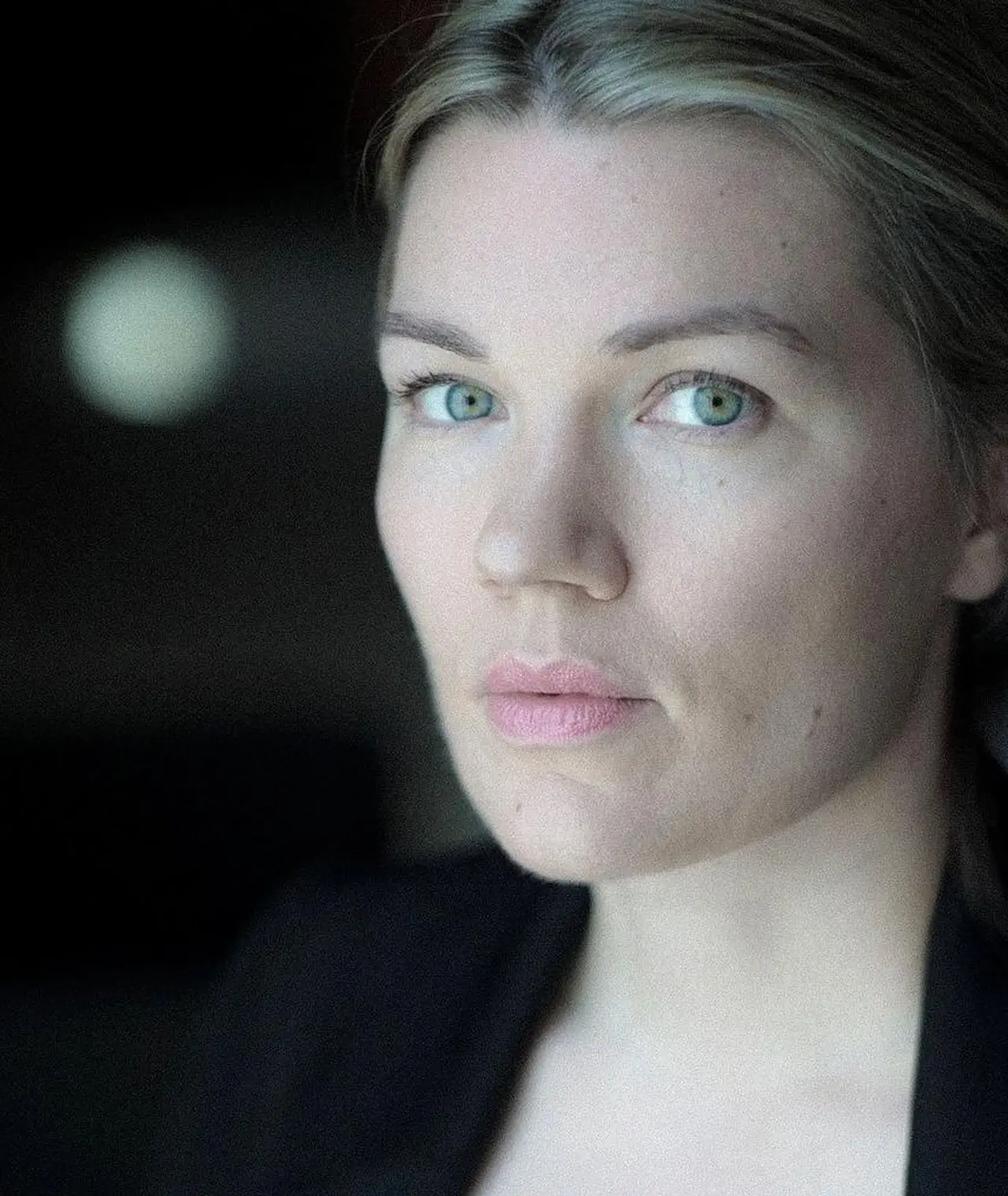 Emma Tammi, quien dirigió la primer película, también dirigió esta segunda entrega.<br>