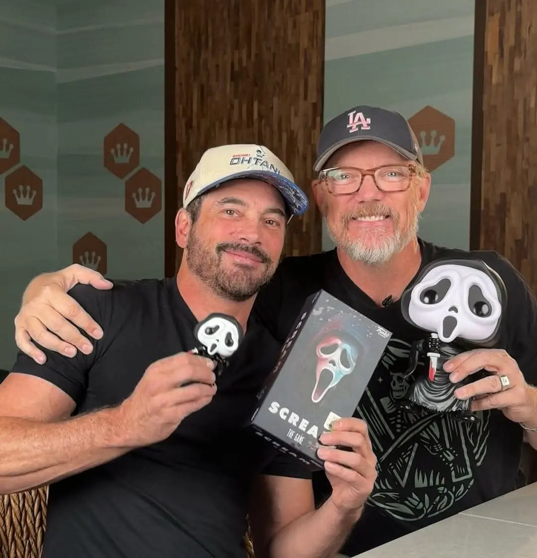 Es la segunda vez que Mathew Lillard y Skeet Ulritch salen juntos en un proyecto de terror, el primero fue Scream.