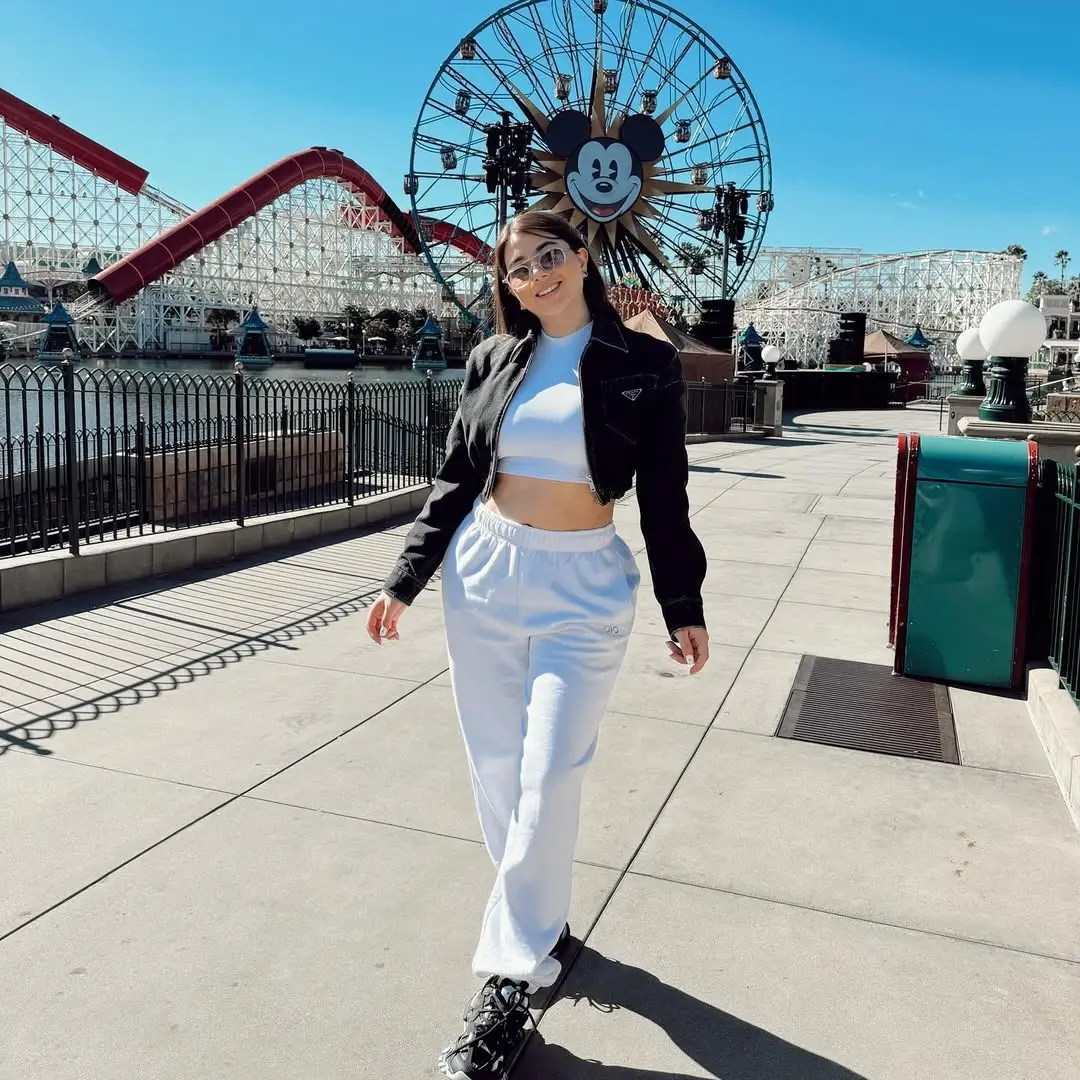 Como sea, Paula ha demostrado que su historia va mucho más allá de ser "la esposa de".