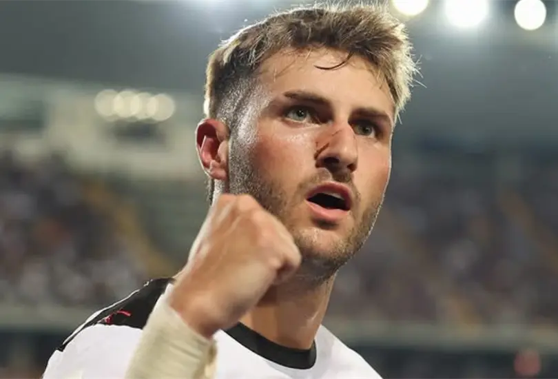 Santiago Giménez no ha logrado tener buenos resultados en el futbol italiano Santiago Giménez no ha logrado tener buenos resultados en el futbol italiano