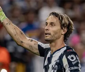 Sergio Canales es captado arreglando su salida de Rayados