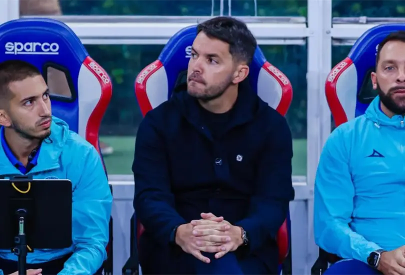 Nicolás Larcamón en redes. Nicolás Larcamón en redes.