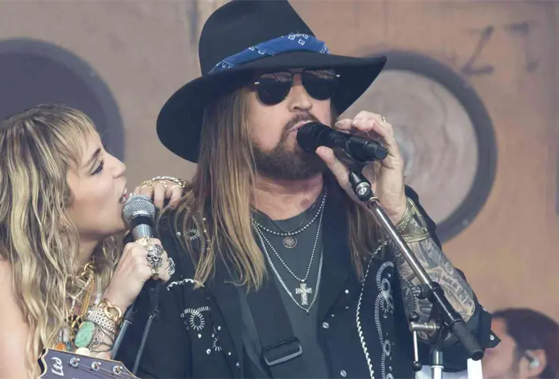 Miley y Billy Ray Cyrus. Miley y Billy Ray Cyrus.