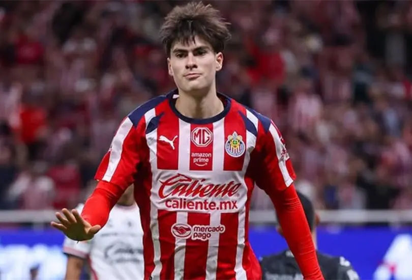 Armando Gonz&aacute;lez renueva con Chivas con peculiares cl&aacute;usulas