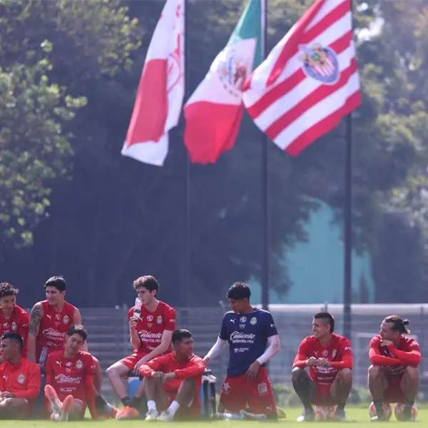 Futbolistas de Chivas que ser&aacute;n dados de baja para el Clausura 2026