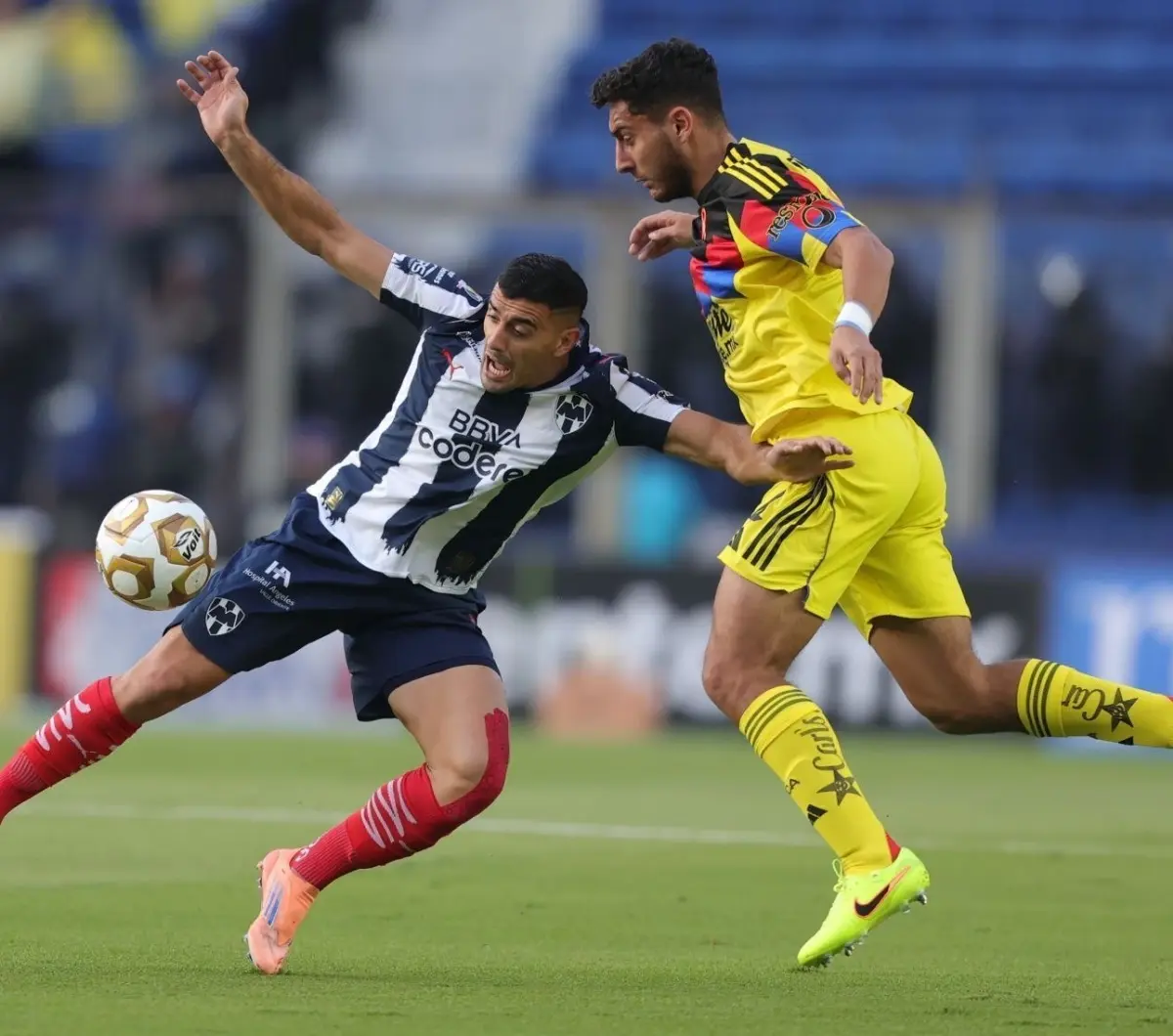  América pelea fichaje con Rayados 