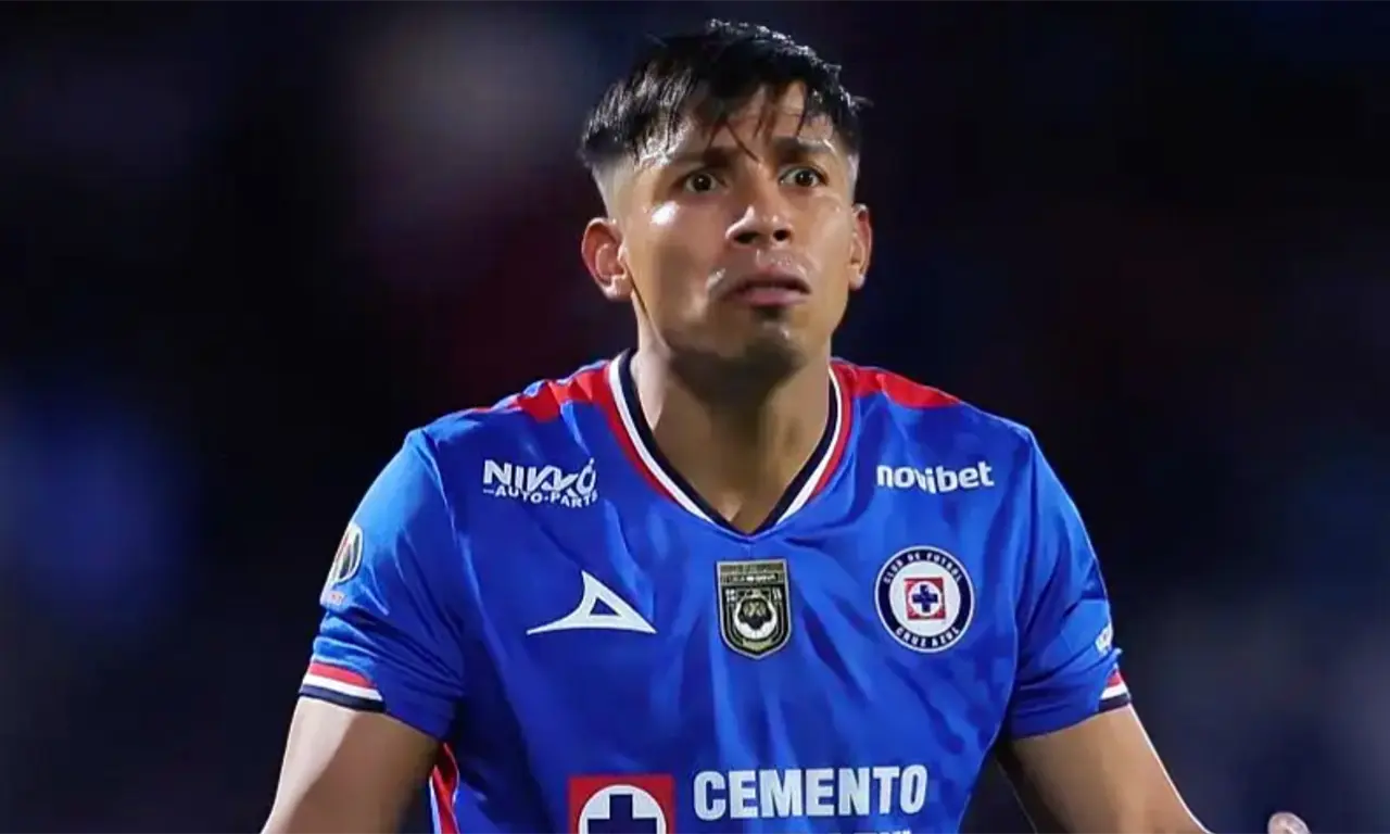  Ángel Sepúlveda aseguró hace meses que quería retirarse en Cruz Azul, pero hoy su carrera tomó otro rumbo tras concretarse su fichaje con Chivas. 
