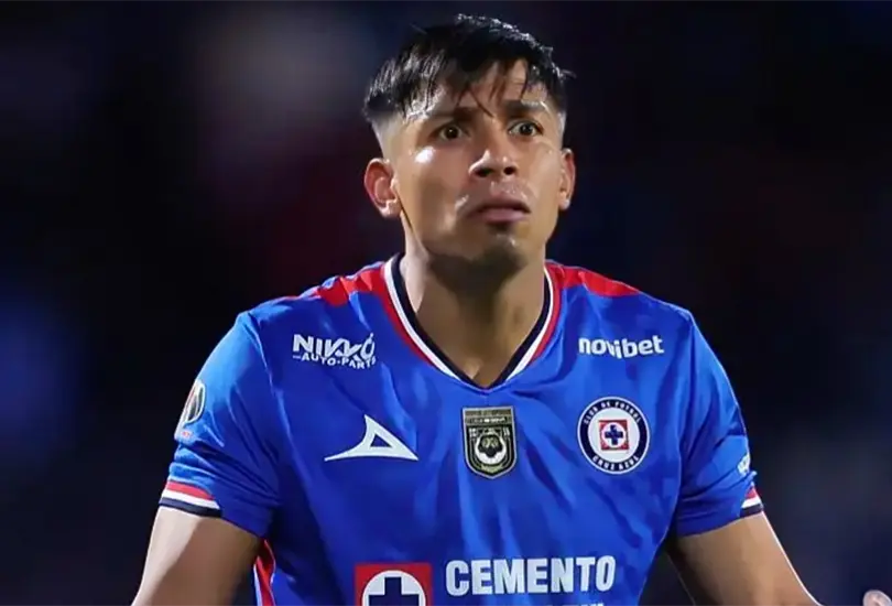 &Aacute;ngel Sep&uacute;lveda asegur&oacute; hace meses que quer&iacute;a retirarse en Cruz Azul, pero hoy su carrera tom&oacute; otro rumbo tras concretarse su fichaje con Chivas.