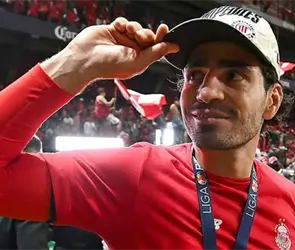 Pollo Brise&ntilde;o lanza indirecta a Chivas tras ser bicampe&oacute;n