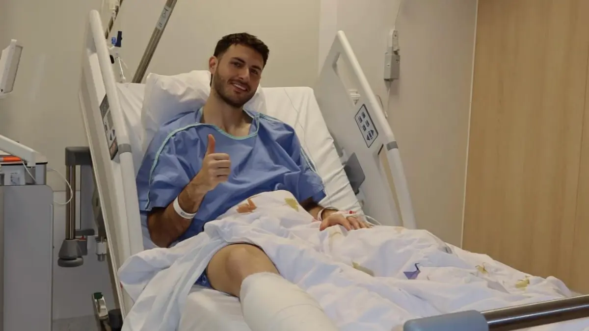  Santi Giménez, después de su operación. 