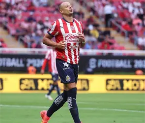 Chicharito Hern&aacute;ndez: Los 5 momentos que marcaron su ca&iacute;da en Chivas