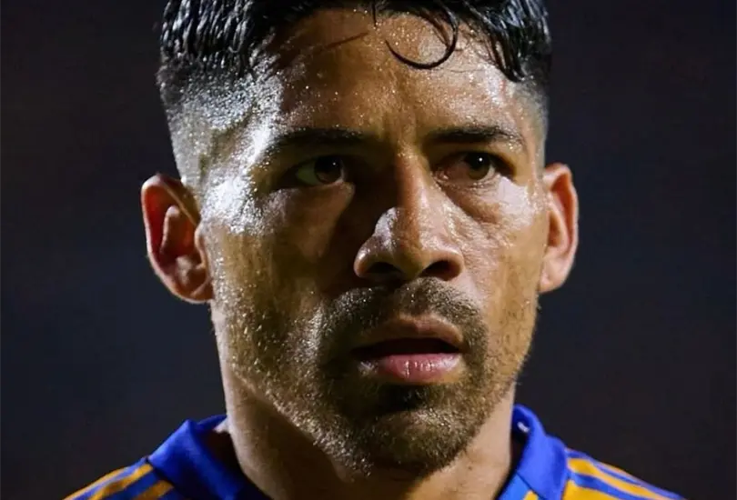 Aquino se despide al borde del llanto