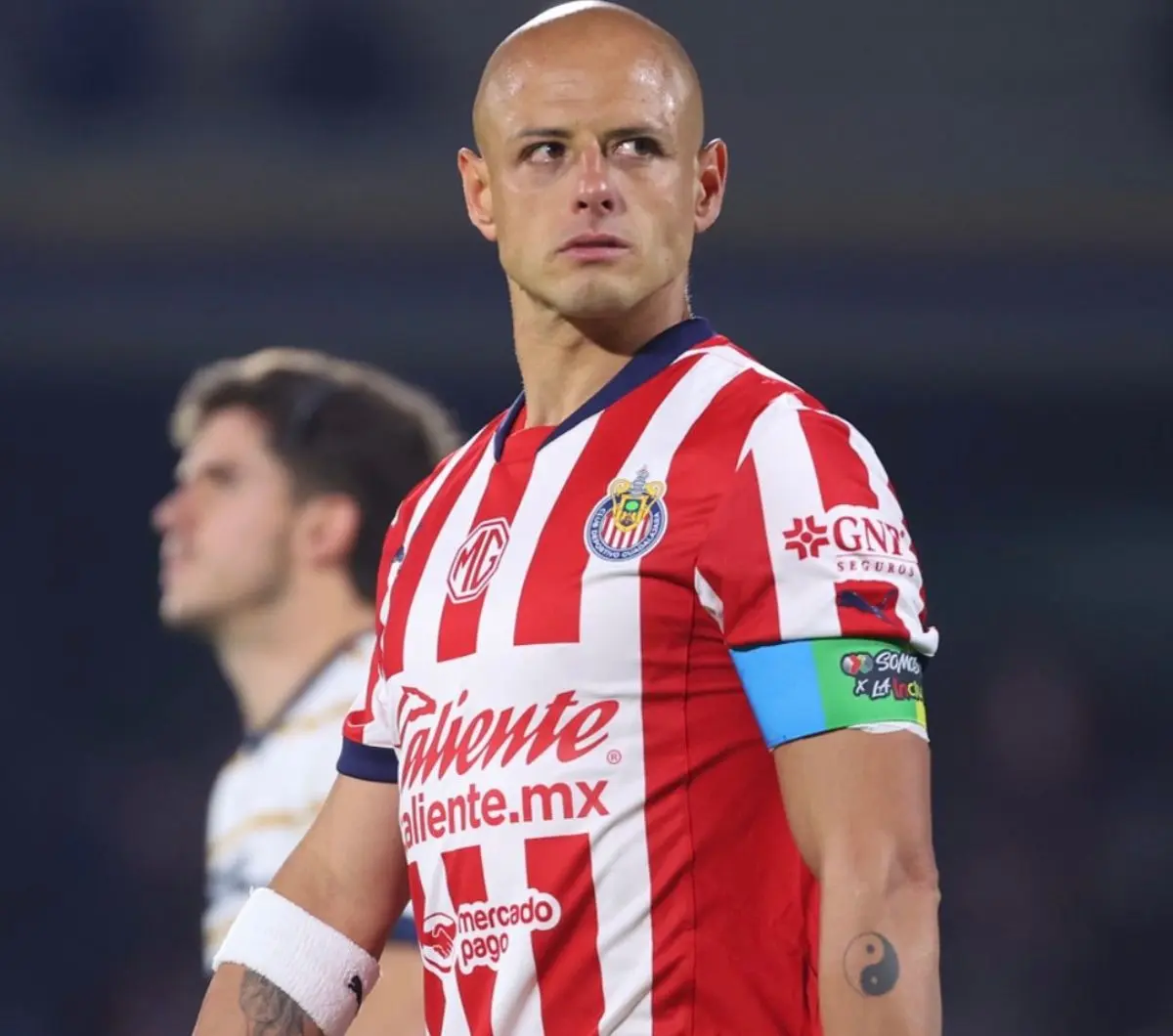  Chicharito reaparece tras salida de Chivas 