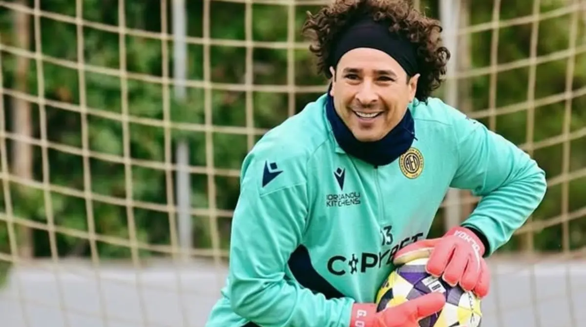  Guillermo Ochoa se prepara para un posible sexto mundial 