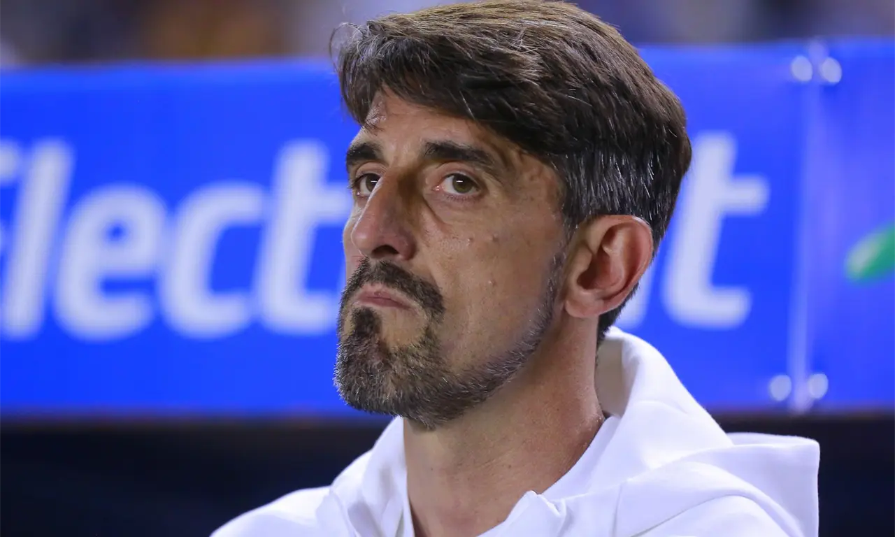  Veljko Paunovic reconoció que sustituir a Alexis Vega en la final ante Tigres fue una equivocación que le sigue pesando. 