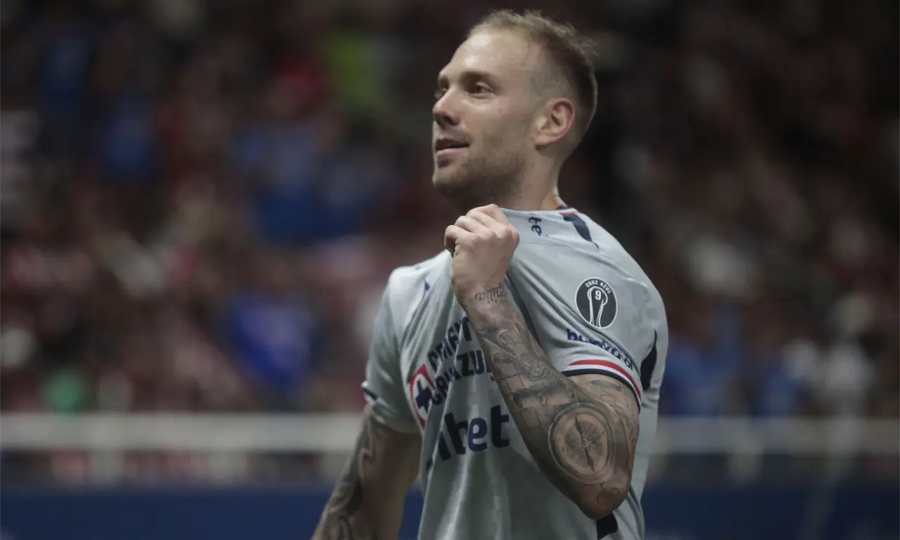  Vasco da Gama y Tigres han mostrado interés en Rodolfo Rotondi, pero Cruz Azul solo permitiría su salida si algún club paga la cláusula de rescisión de 8 millones de dólares. 