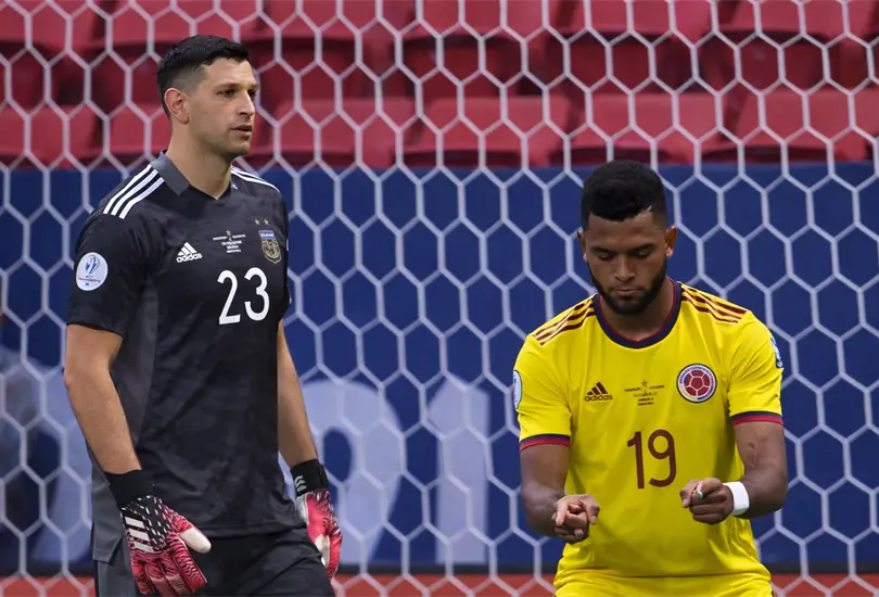 Miguel Borja, pr&aacute;cticamente nuevo refuerzo de Cruz Azul, protagoniz&oacute; uno de los momentos m&aacute;s recordados de la Copa Am&eacute;rica al vencer al Dibu Mart&iacute;nez desde el punto penal.