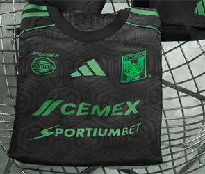 Futbolista de Tigres sorprende al ser captado en visita a centro de reinserci&oacute;n