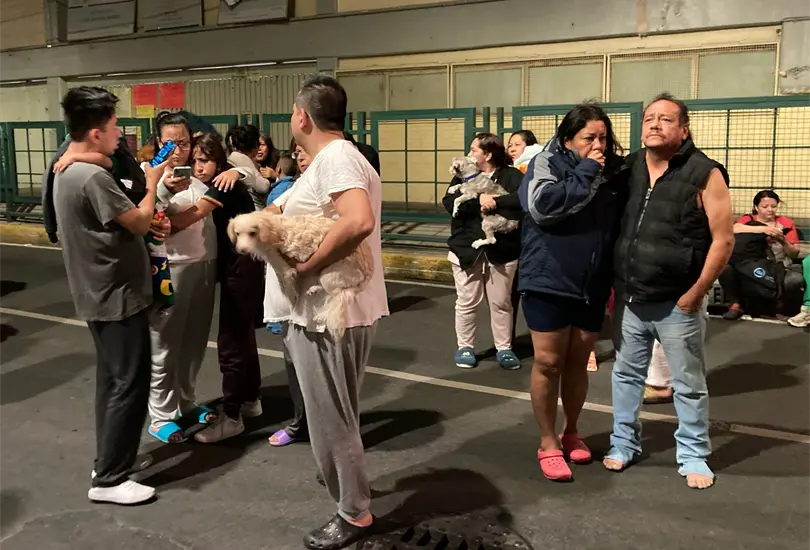 Un sismo se percibi&oacute; este viernes en la Ciudad de M&eacute;xico. Autoridades activaron protocolos de revisi&oacute;n.