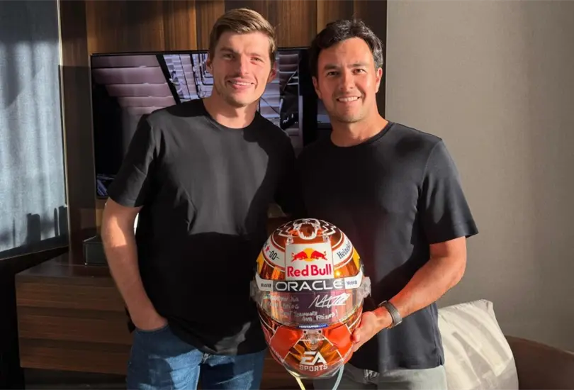 Max Verstappen sorprende a Checo P&eacute;rez con emotivo regalo