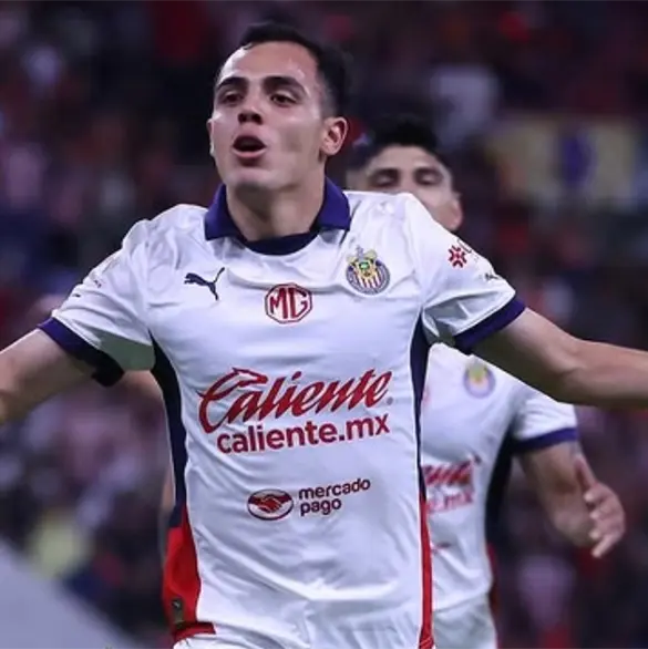 El complot que complic&oacute; la renovaci&oacute;n de Hugo Camberos con Chivas