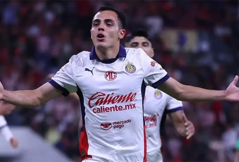 Hugo Camberos recibi&oacute; consejos para no renovar con el equipo