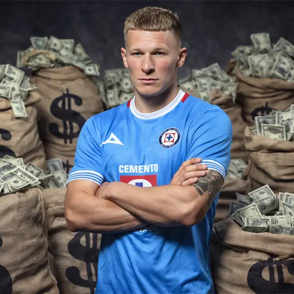 Cruz Azul recibe oferta millonaria por Mateusz Bogusz