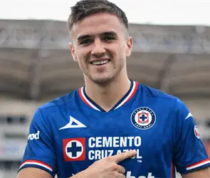Agust&iacute;n Palavecino aterriza en CDMX para fichar con Cruz Azul